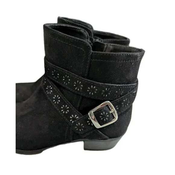 SO Samanthaa Girls Black Faux Suede Ankle Boots Size 3 Laser Cut Floral... - Picture 3 of 9
